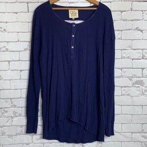 Women’s Chaser long sleeve Henley - cut out back- medium- navy blue NWT